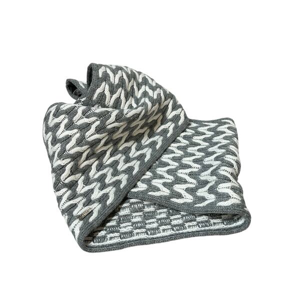 Calvin Klein Infinity Loop Women's Knitted Gray‎ white Scarf - Picture 1 of 8